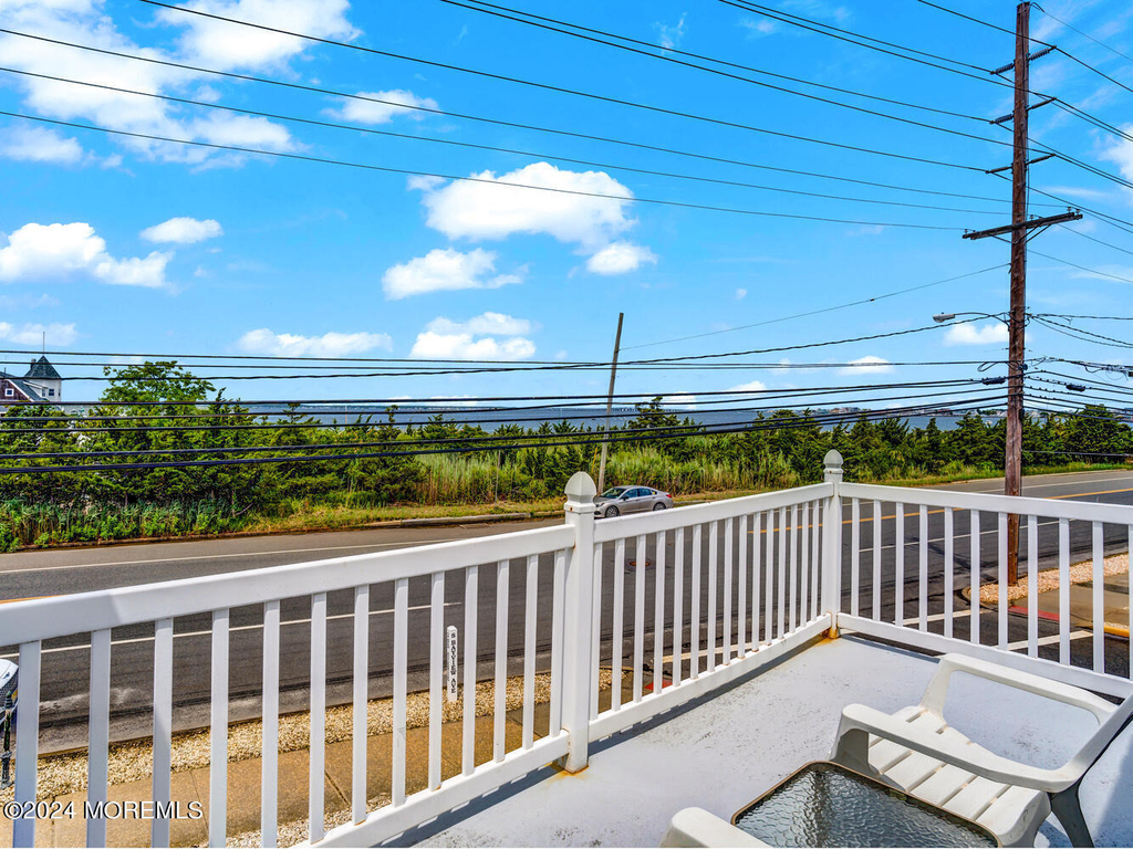 200 S Bayview Avenue - Photo 2