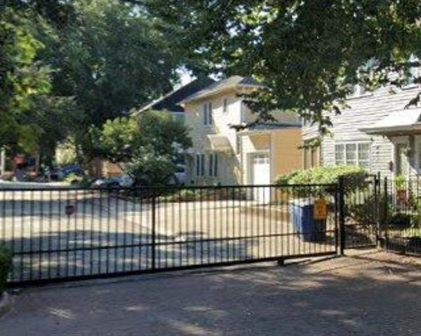4039 Roswell Street - Photo 2