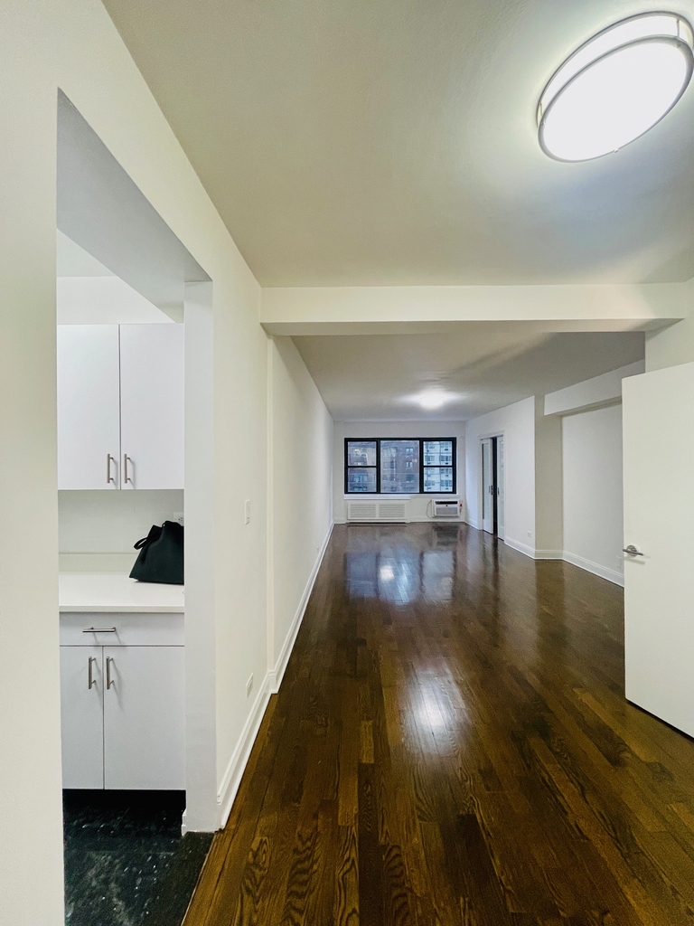East 57th Street / Third Avenue - Photo 0