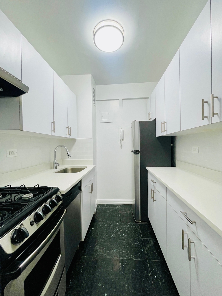 East 57th Street / Third Avenue - Photo 9