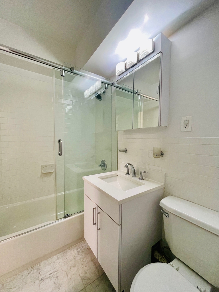 East 57th Street / Third Avenue - Photo 10