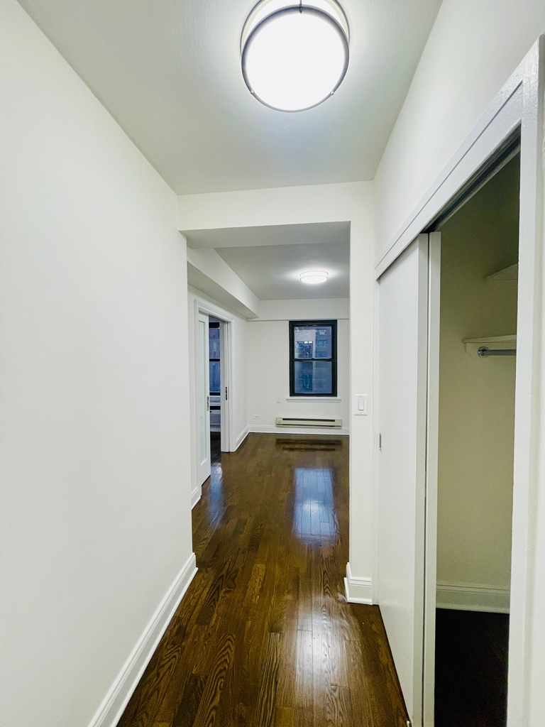 East 57th Street / Third Avenue - Photo 7