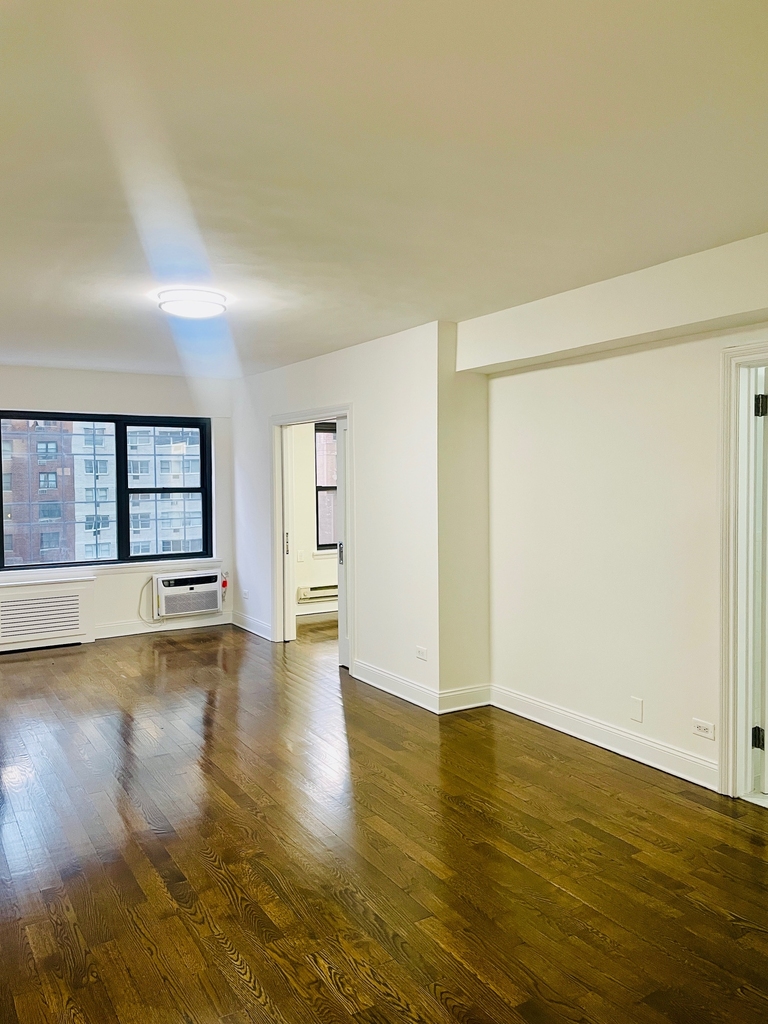 East 57th Street / Third Avenue - Photo 3
