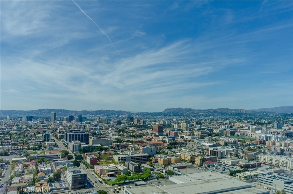 900 W Olympic Boulevard - Photo 15