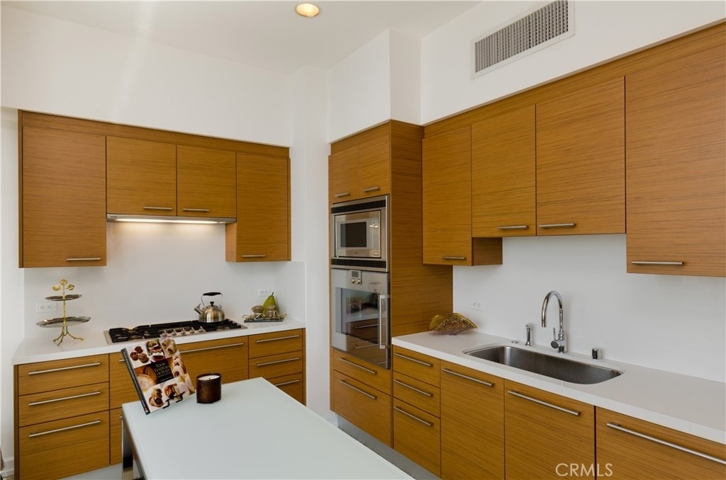 900 W Olympic Boulevard - Photo 5