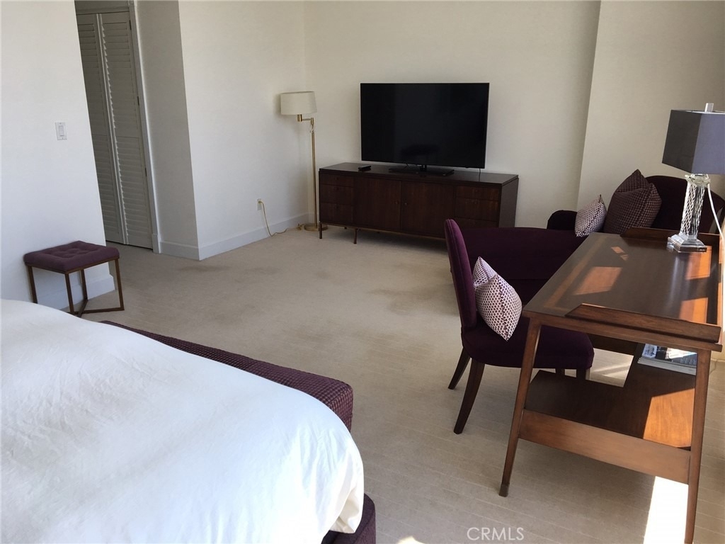 900 W Olympic Boulevard - Photo 12