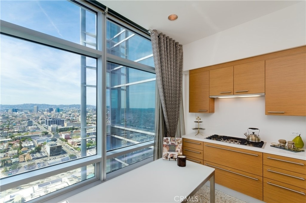 900 W Olympic Boulevard - Photo 4