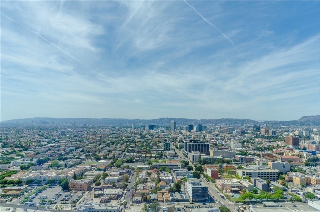 900 W Olympic Boulevard - Photo 13