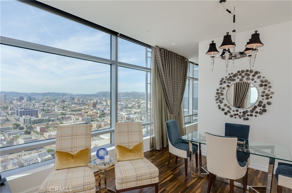 900 W Olympic Boulevard - Photo 3