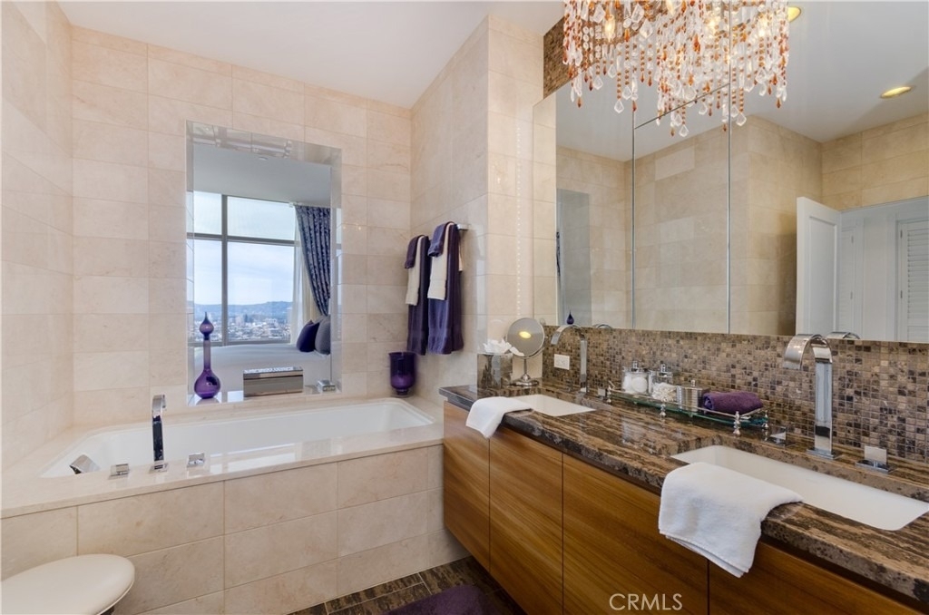 900 W Olympic Boulevard - Photo 8