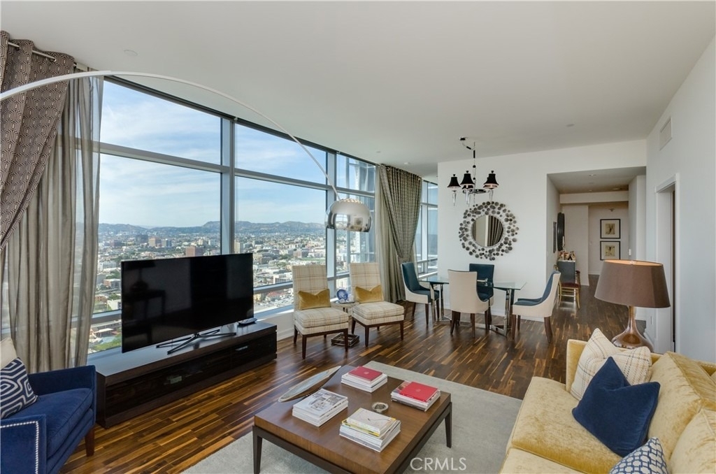 900 W Olympic Boulevard - Photo 1