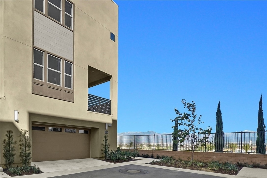 1958 Hollyleaf Terrace - Photo 2