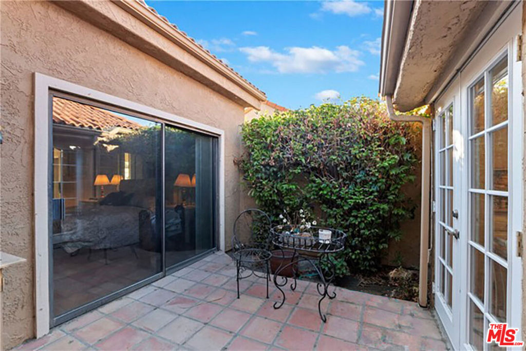8 Las Cruces Lane - Photo 2