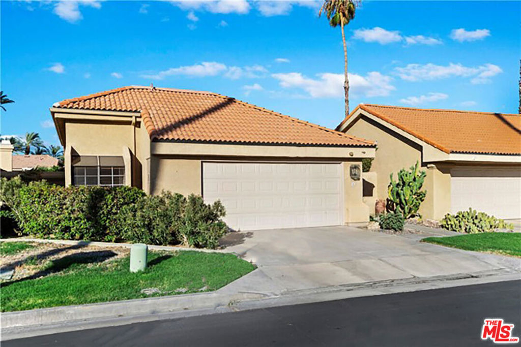8 Las Cruces Lane - Photo 0