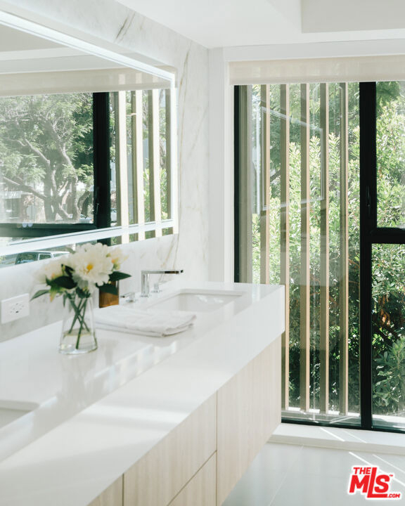 350 N Palm Drive - Photo 9