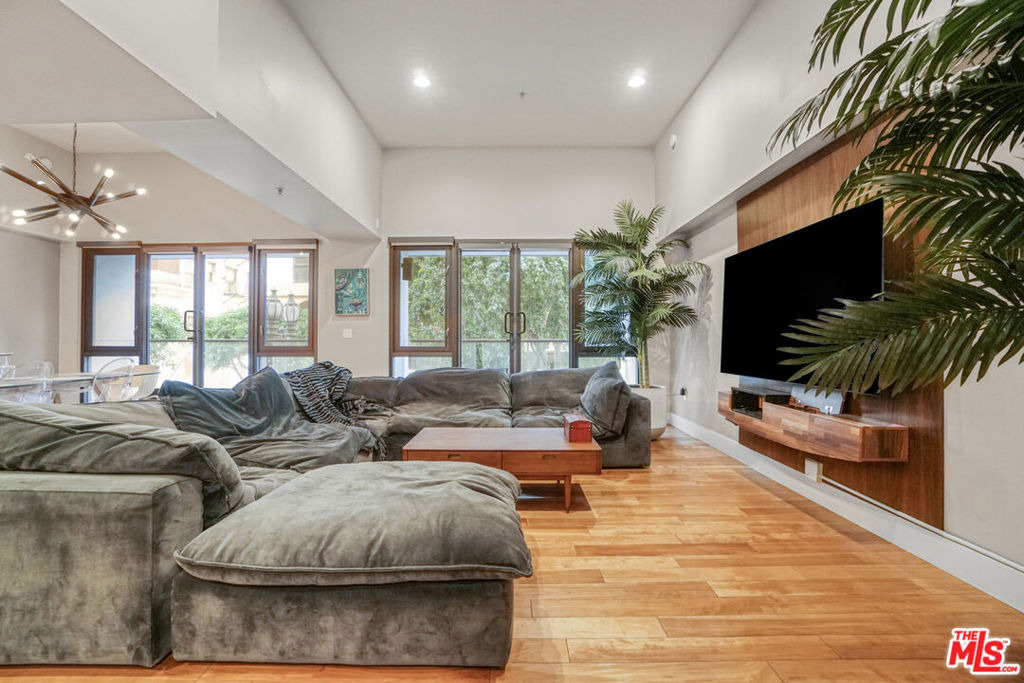 460 S Spring Street - Photo 3