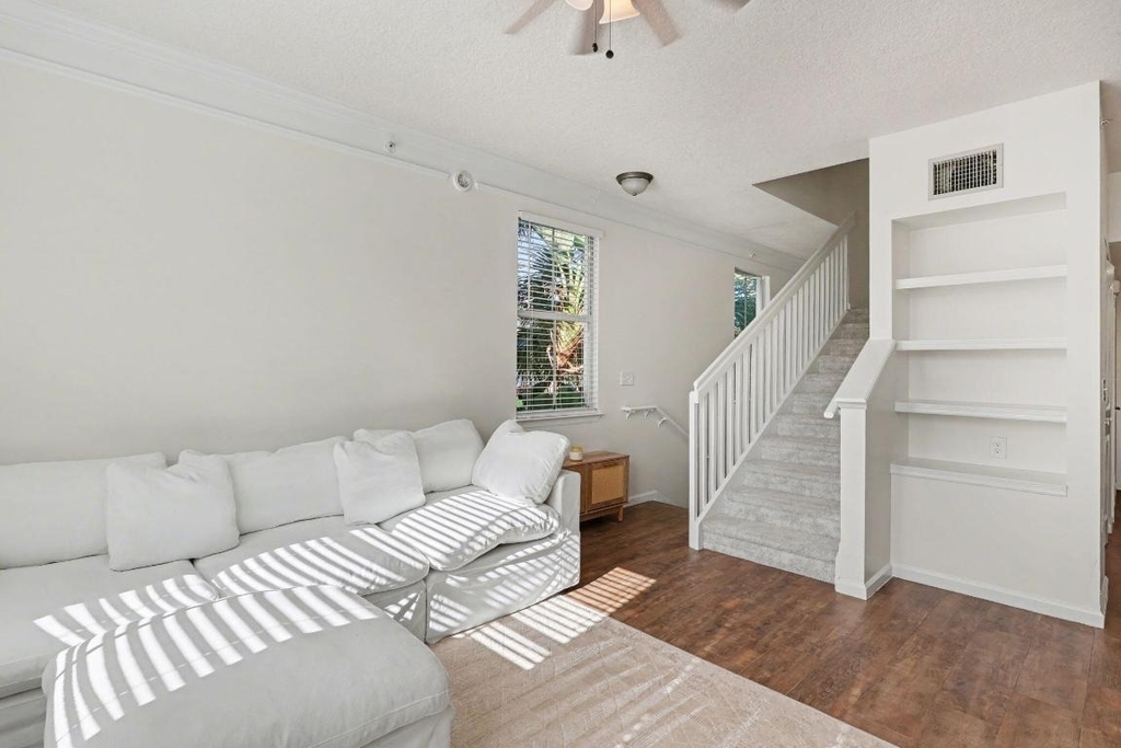 2044 Alta Meadows Lane - Photo 14