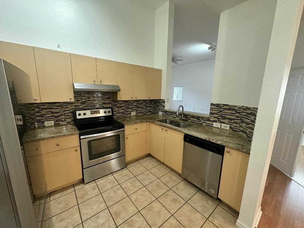 220 Crestwood Circle - Photo 6