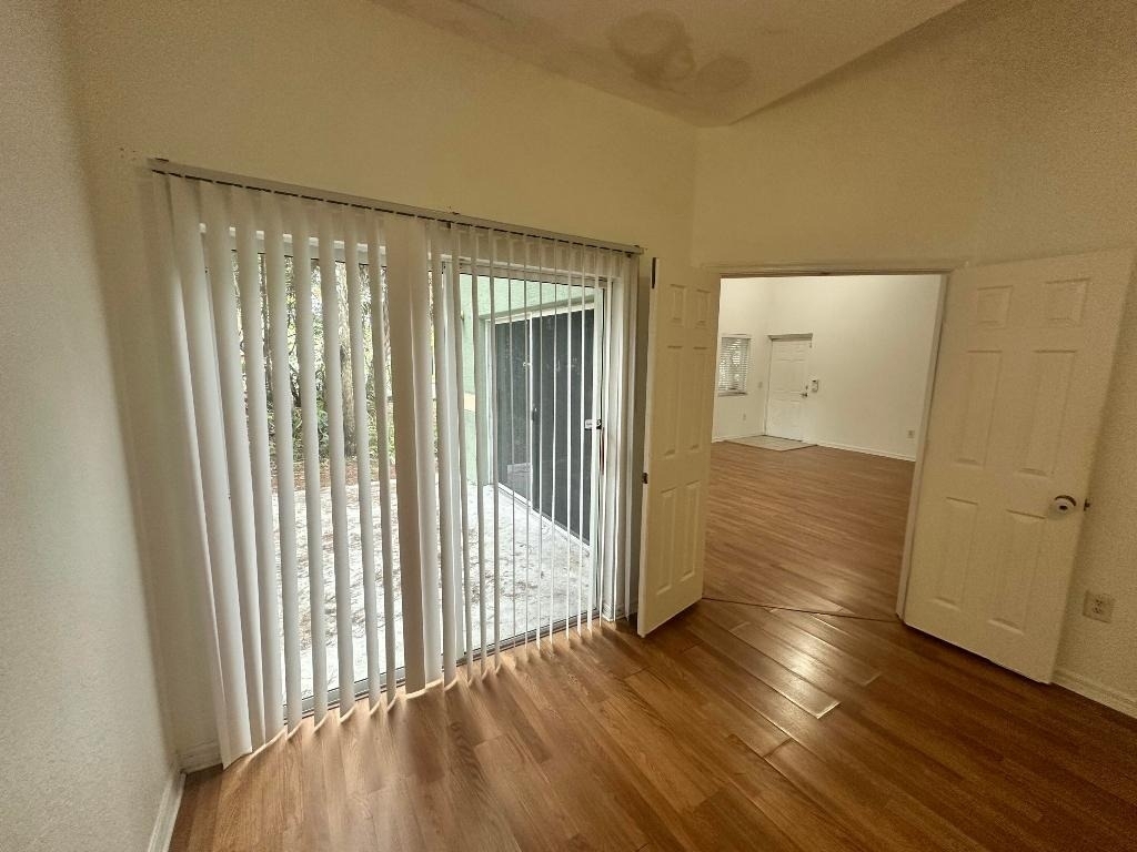 220 Crestwood Circle - Photo 4