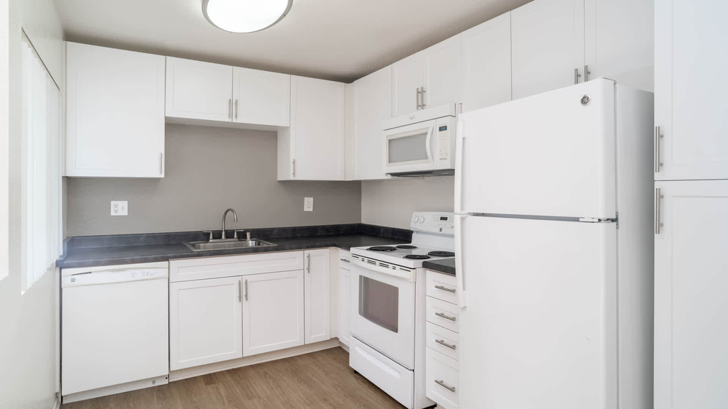 650 W. Broadway - Photo 4