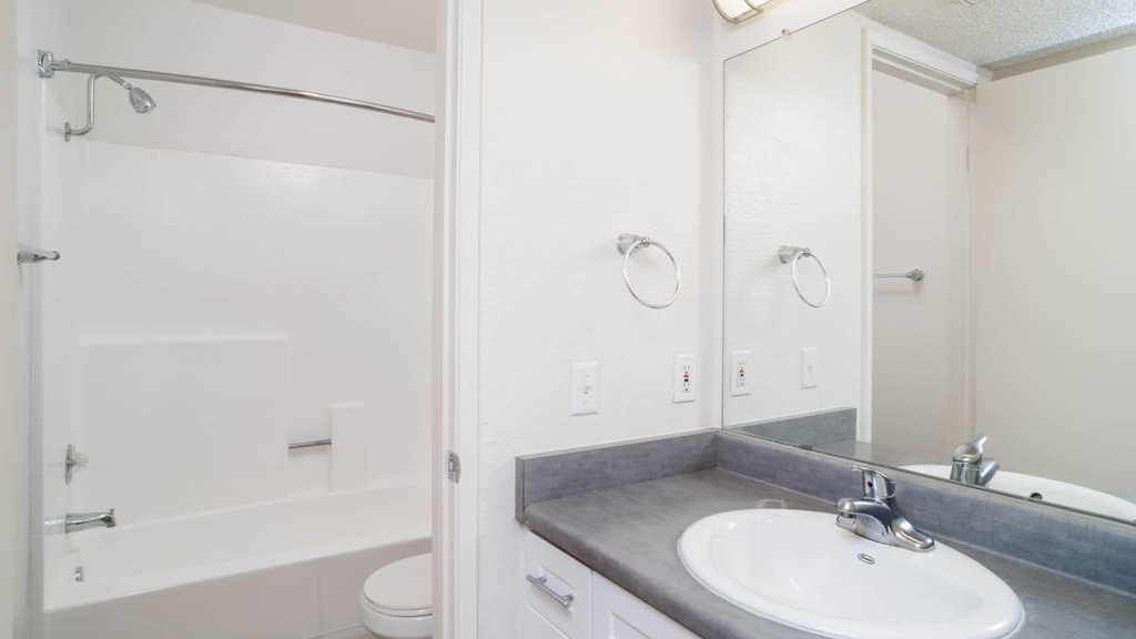 650 W. Broadway - Photo 10
