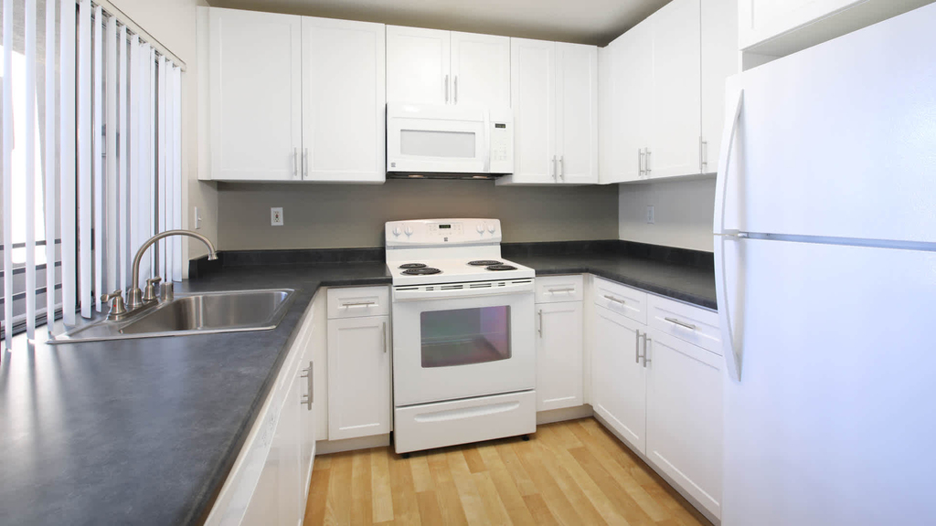 650 W. Broadway - Photo 5