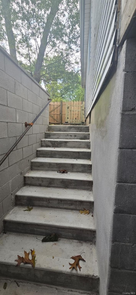 51 Peconic Street - Photo 3