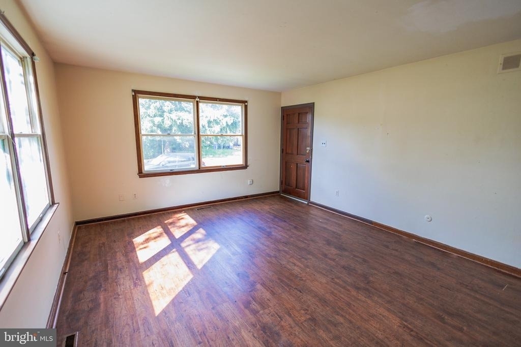 213 Laurel Avenue - Photo 9