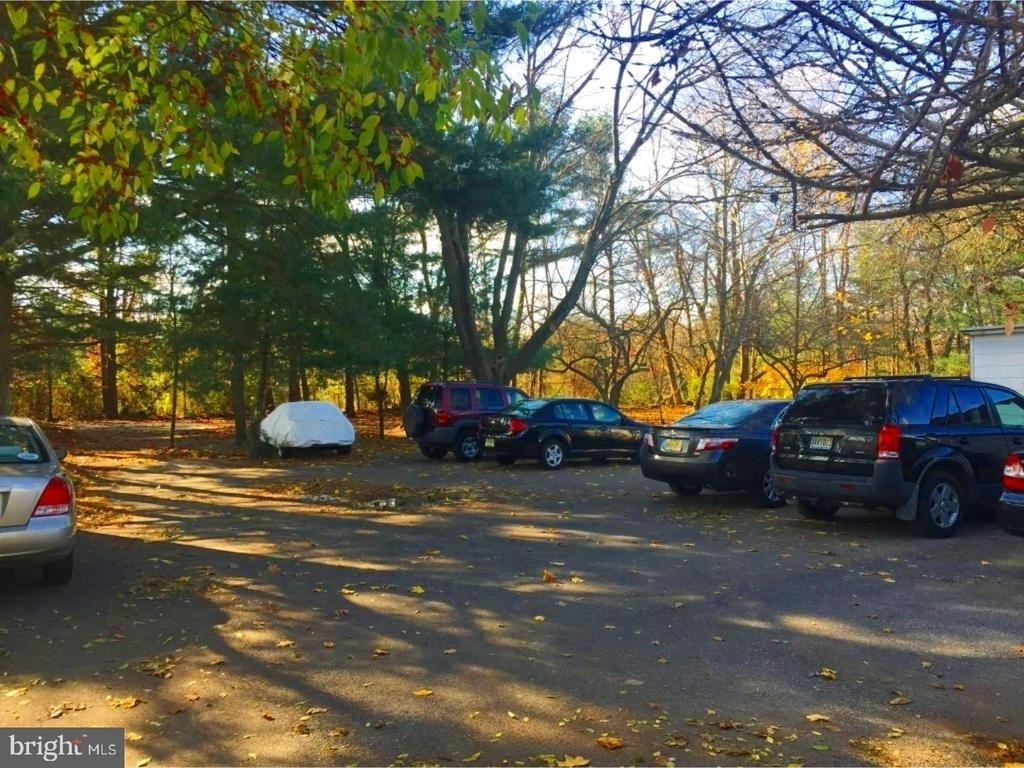 213 Laurel Avenue - Photo 2