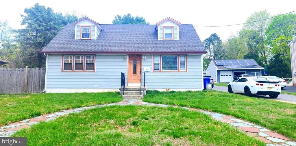 804 Carpenter Street - Photo 0