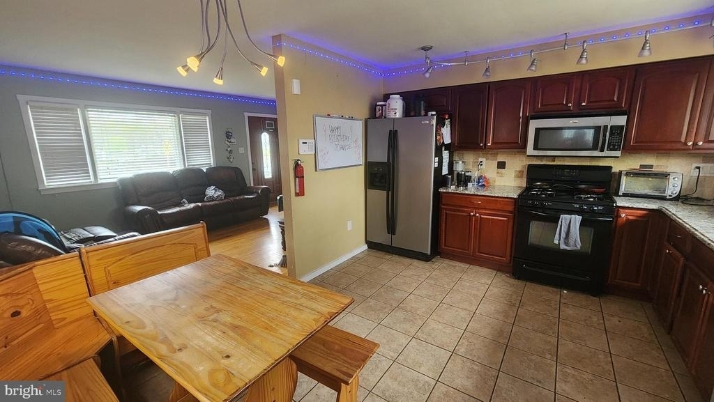 804 Carpenter Street - Photo 3