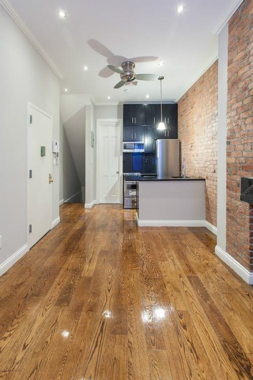 East 10th Street - Photo 2
