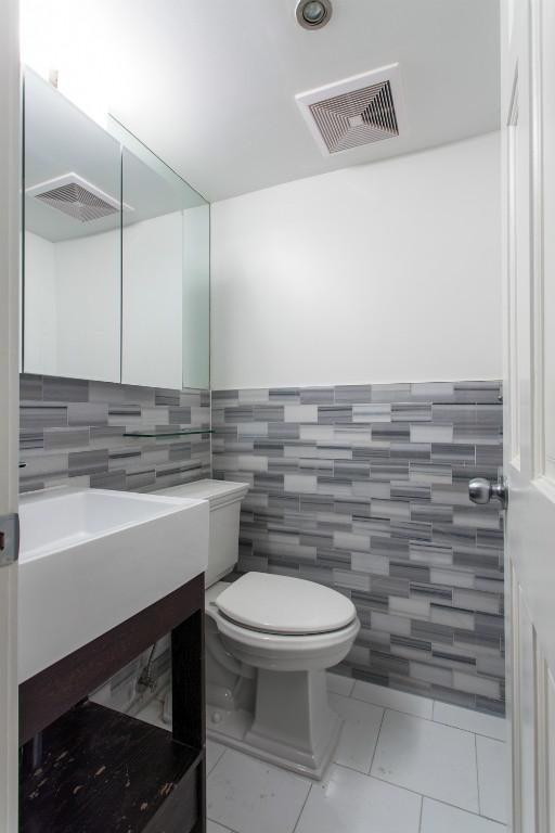 East 10th Street - Photo 4