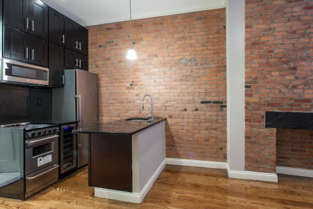 East 10th Street - Photo 1