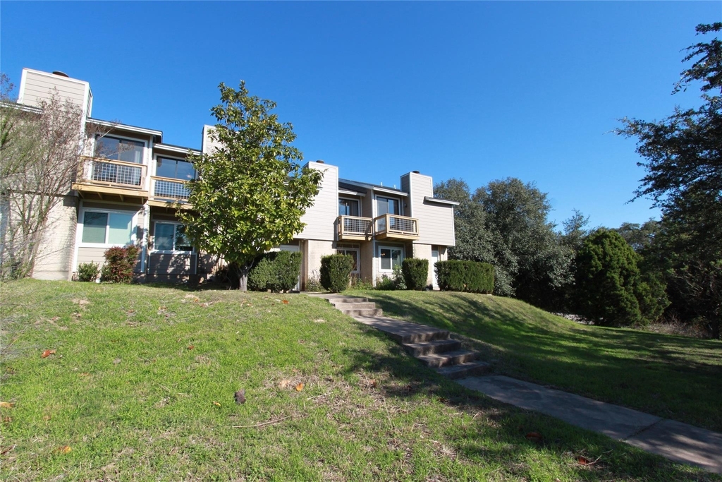 3904 Hudson Bend Rd - Photo 2