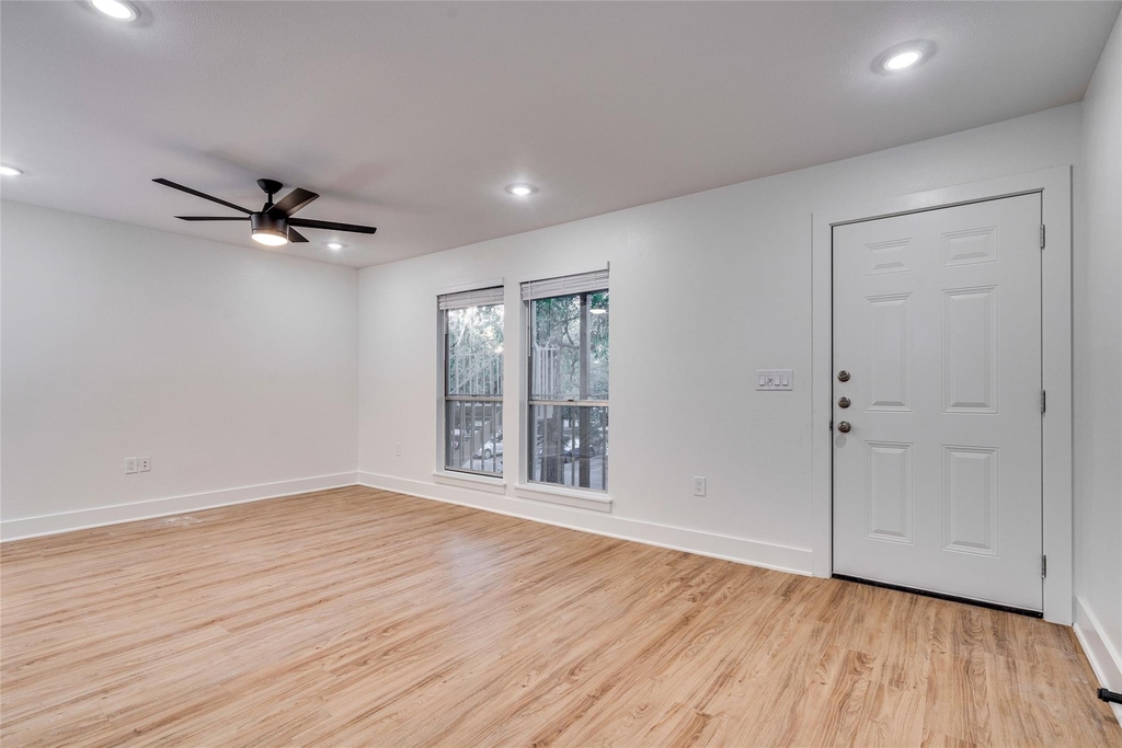 202 E 45th St - Photo 5