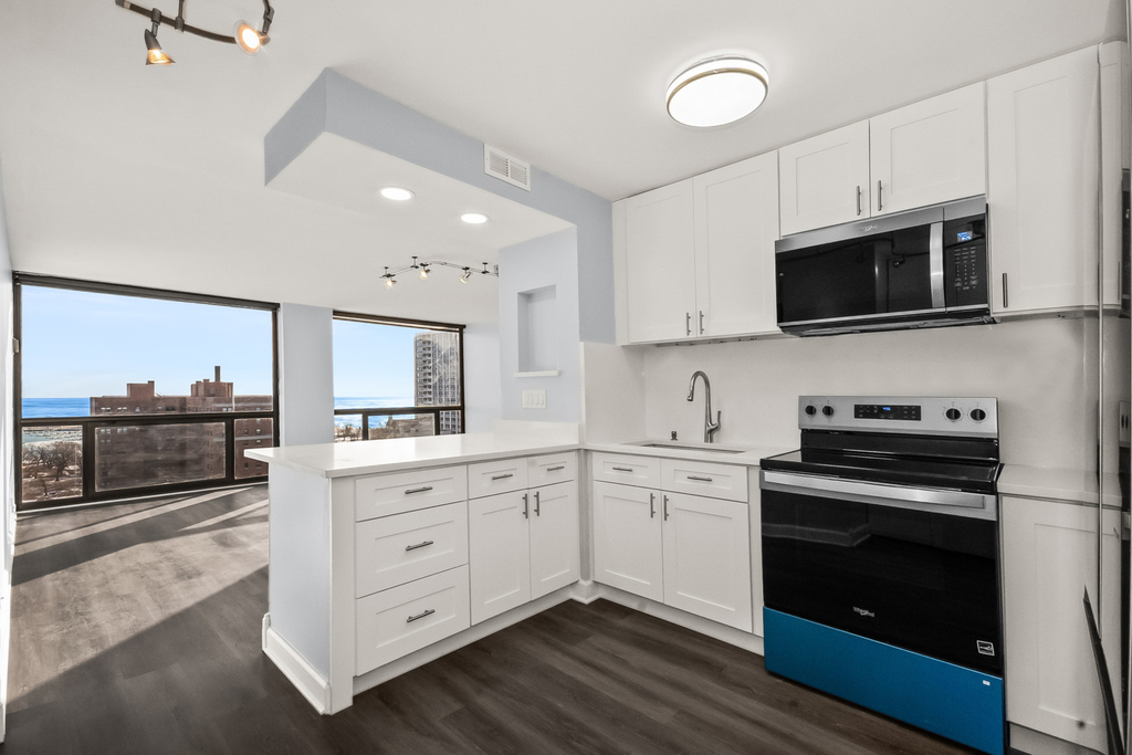 4343 N Clarendon Avenue - Photo 6