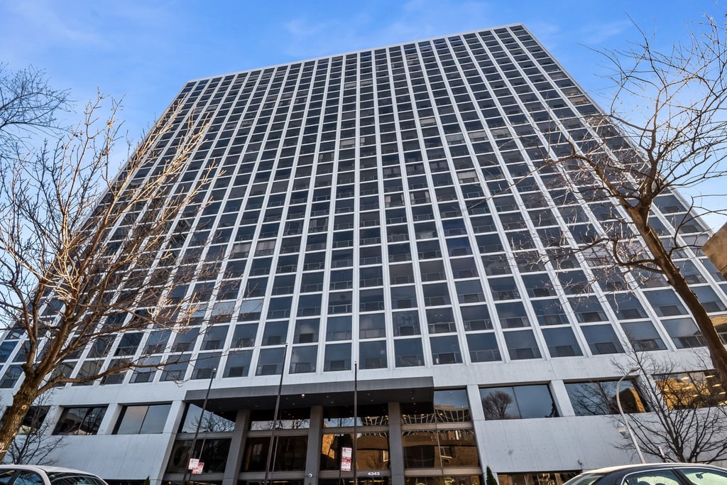 4343 N Clarendon Avenue - Photo 0