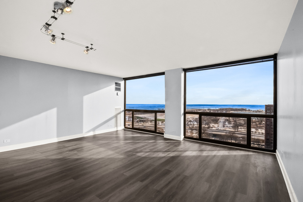 4343 N Clarendon Avenue - Photo 4