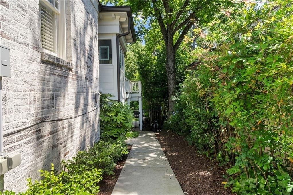 663 Yorkshire Road Ne - Photo 63