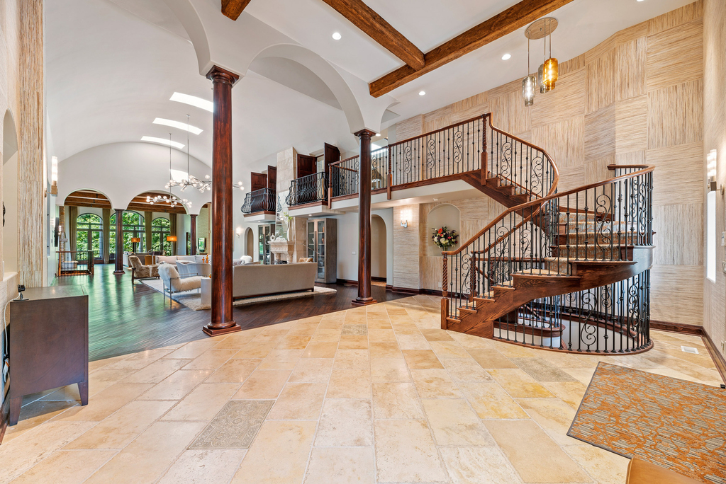 493 Hazel Avenue - Photo 3
