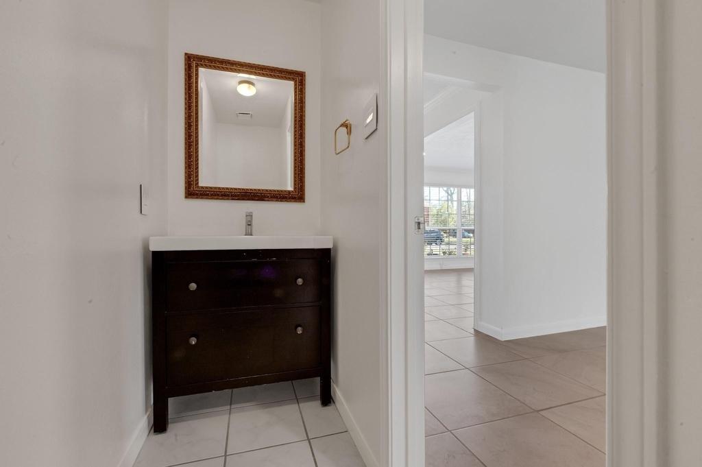 4422 Warwick Drive - Photo 15