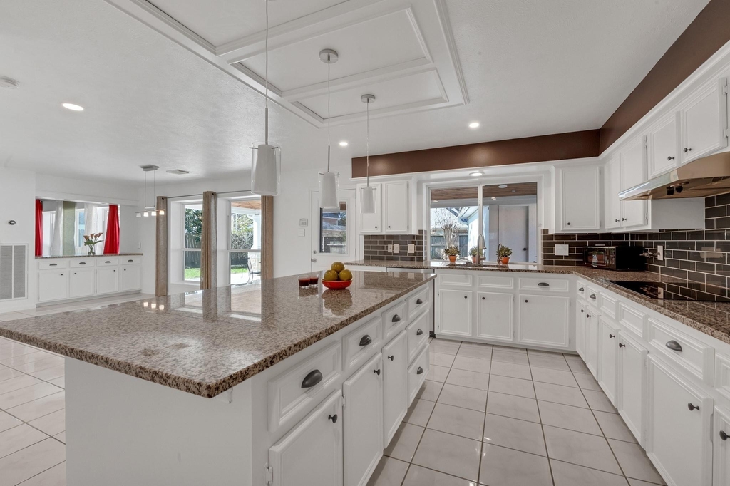 4422 Warwick Drive - Photo 3