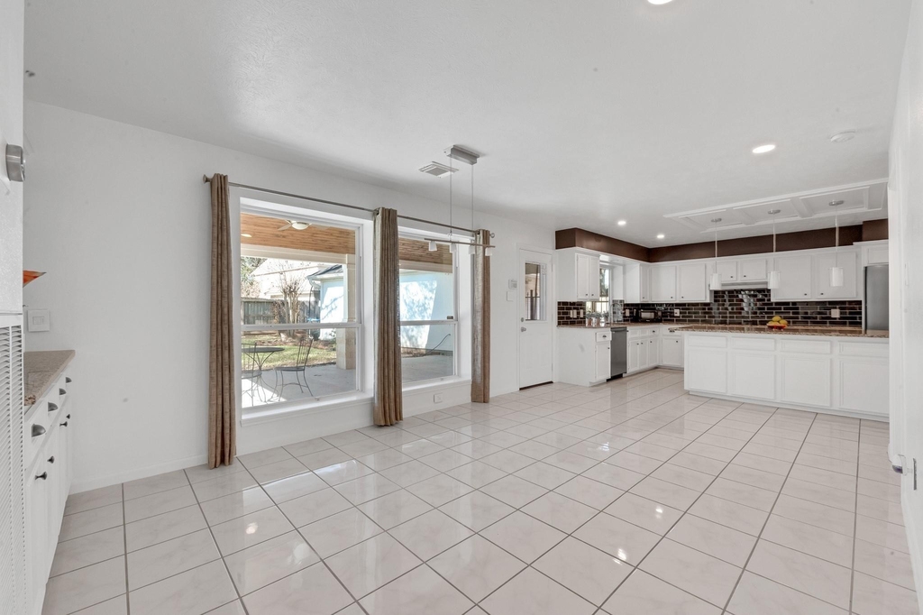 4422 Warwick Drive - Photo 7