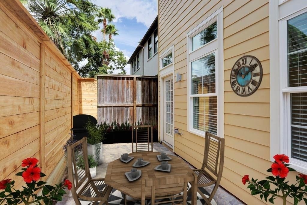 1522 Dunlavy Street - Photo 4