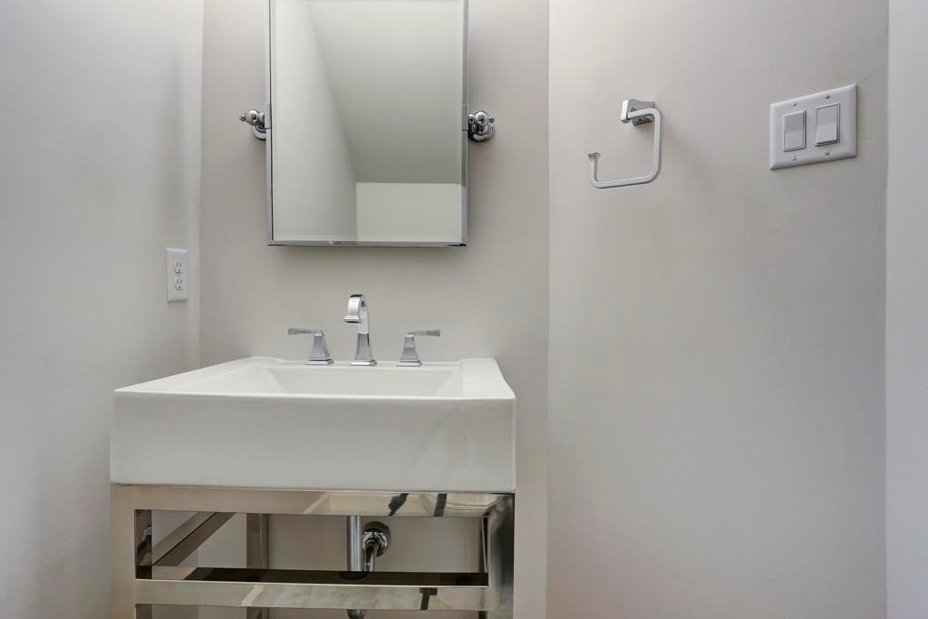 1522 Dunlavy Street - Photo 5