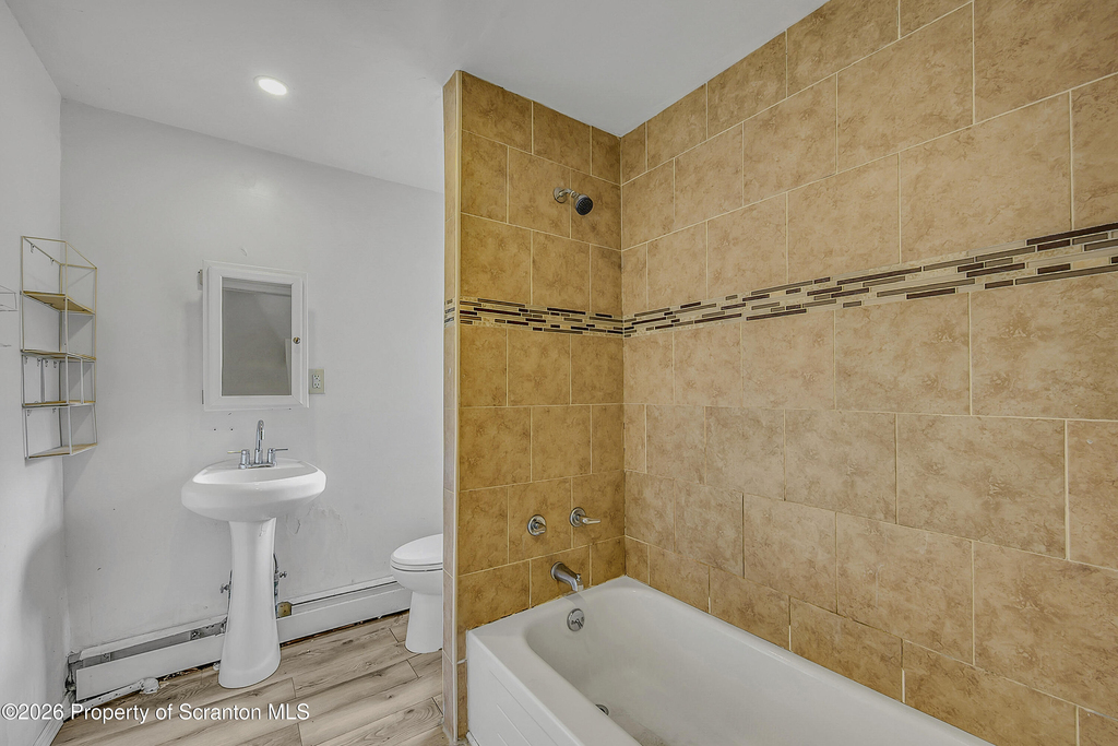 266 Rutter Avenue - Photo 6