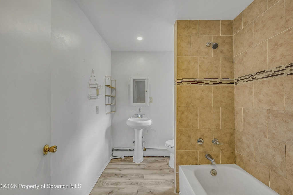 266 Rutter Avenue - Photo 7