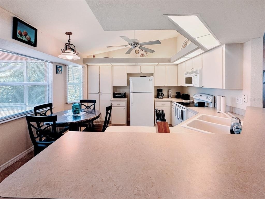 18353 Grace Avenue - Photo 3