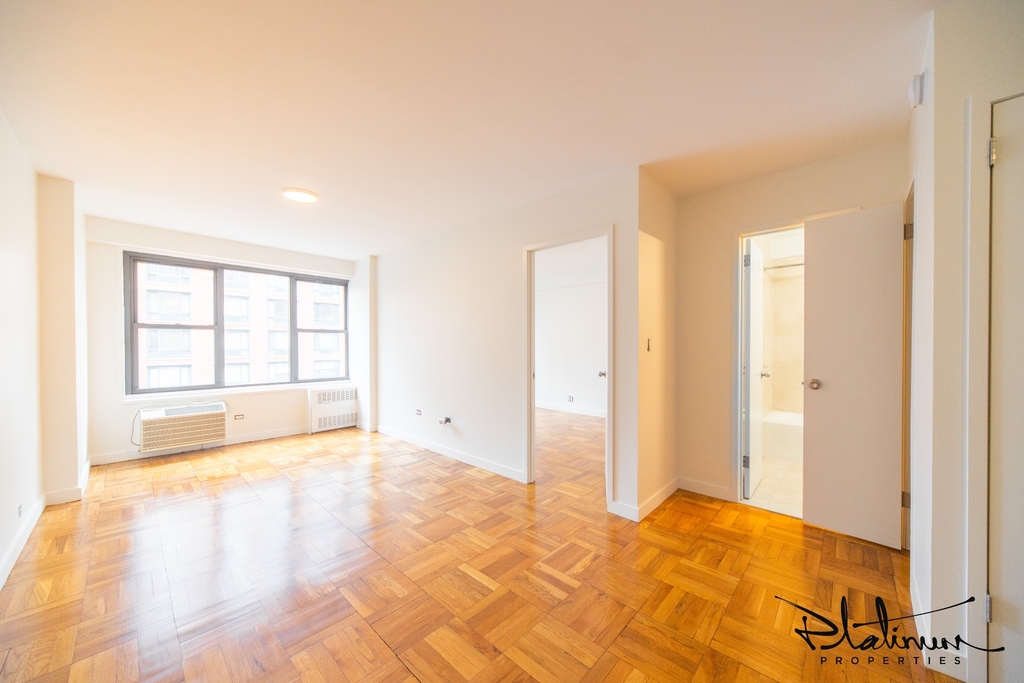 4th Avenue - Photo 0